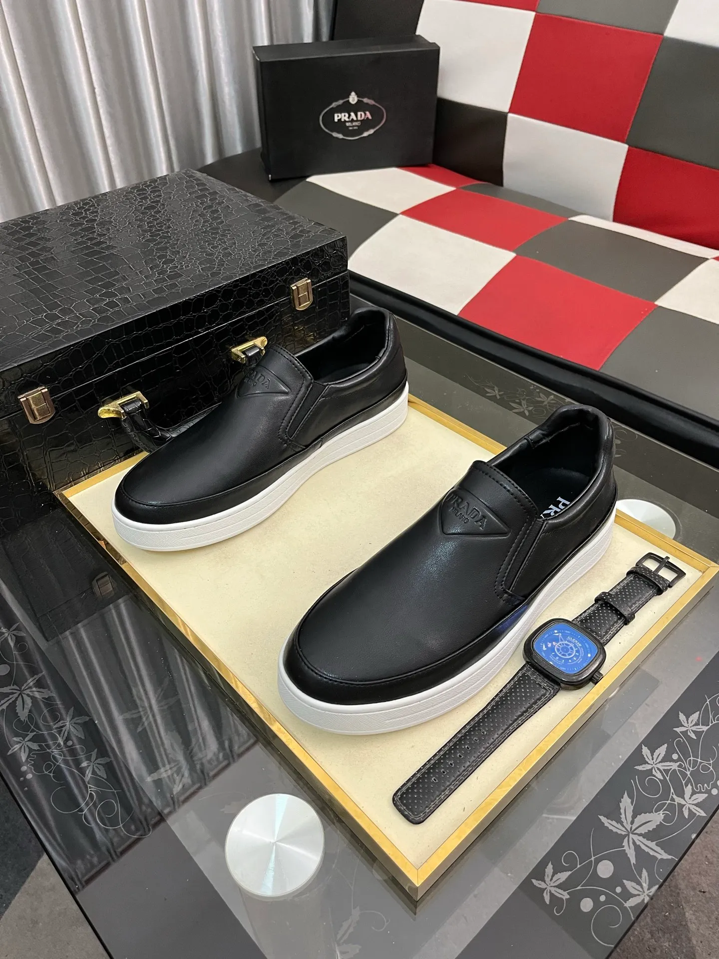 Men's shoes 💰440⌚️⌚️【PRADA】Prada casual shoes for couples, originally developed 1:1, made of high-mercerized cowhide with imported cowhide, silk sheepskin lining, rubber outsole, comfortable and soft on the feet, size: 38-442️⃣Colors available